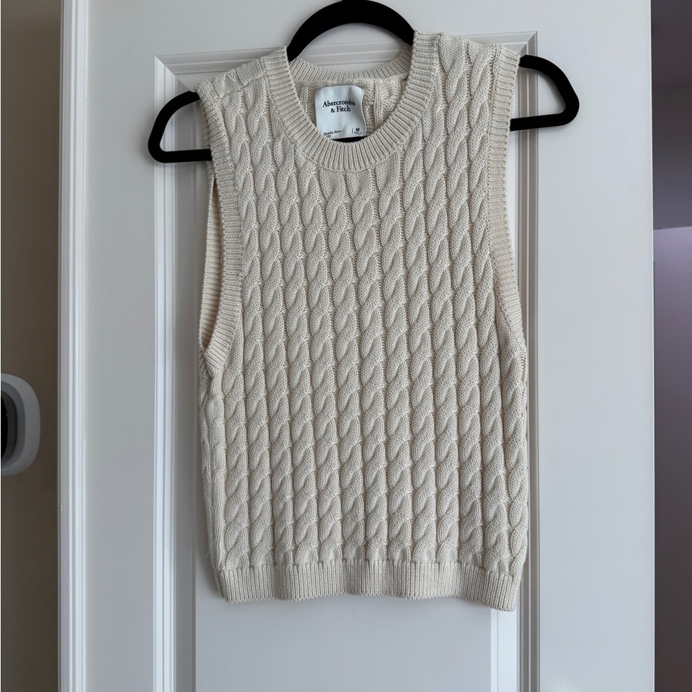 Abercrombie & Fitch Women's Cream Cable Knit Sleeveless Sweater Vest